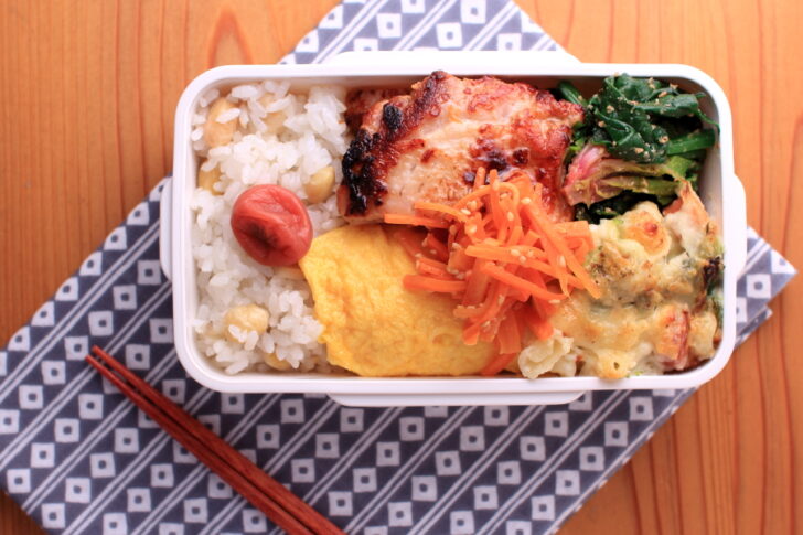 鶏もも肉のガーリックソテーとマカロニグラタン