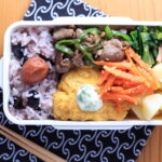 ラム肉とピーマンの炒めもの、粉吹きいも