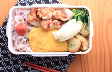 鶏もも肉の塩麹焼きと甘い卵焼き風のオムレツ