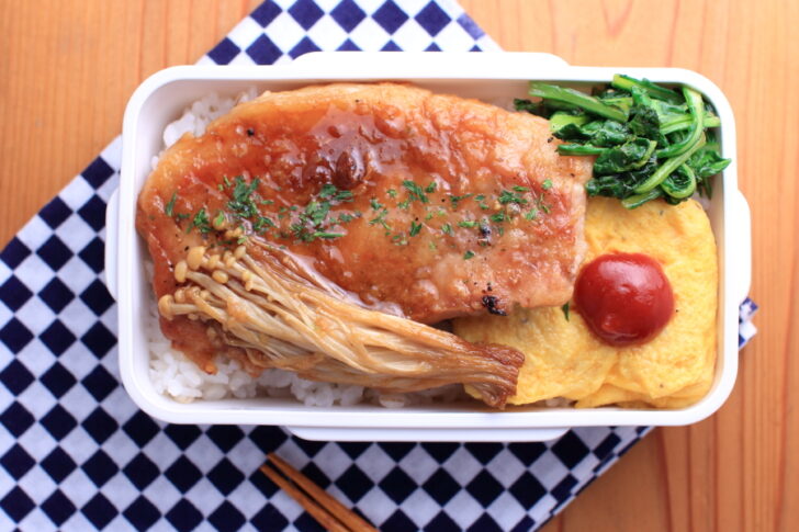 豚の甘酢照り焼きとプレーンオムレツののっけ弁当