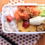 肉団子のトマト煮と白菜とイタリアンパセリのサラダ