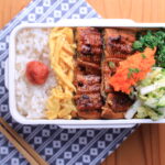 うなぎのかば焼きと春菊のごま和えのお弁当