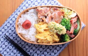 鶏肉の塩麹焼きとスクランブルエッグのお弁当