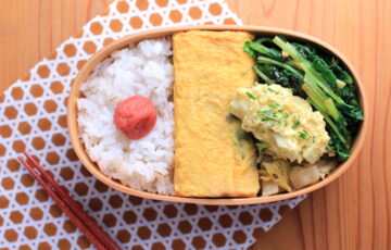 三つ葉入りの卵焼きと宮内菜の炒めもの