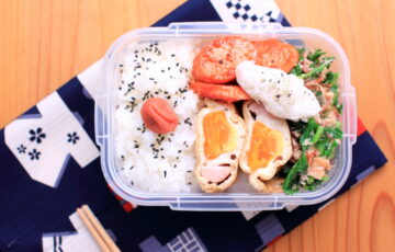 魚肉ソーセージのケチャップ炒めとかき菜とツナの梅おかか和え