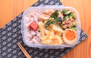 鶏もも肉のハーブソテーとペンネグラタンのお弁当