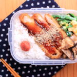 豚カツ(スーパーのお惣菜)と原木椎茸のガーリックソテー