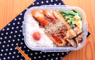 豚カツ（スーパーのお惣菜）と原木椎茸のガーリックソテー