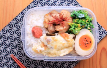 鶏の甘辛煮と小松菜（菜花）のマヨ和えのお弁当