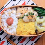 探り掘りしたジャガイモと大豆ごはんのお弁当。