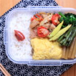お弁当は鶏皮のおかず。2年掘りのラッキョウの収穫。