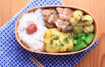 チキンソテーと小粒ジャガイモの洋風煮っころがしのお弁当