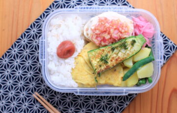 蒸し鶏の赤玉ねぎソース