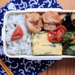 初心に帰って普通のお弁当。鶏唐揚げと卵焼き。